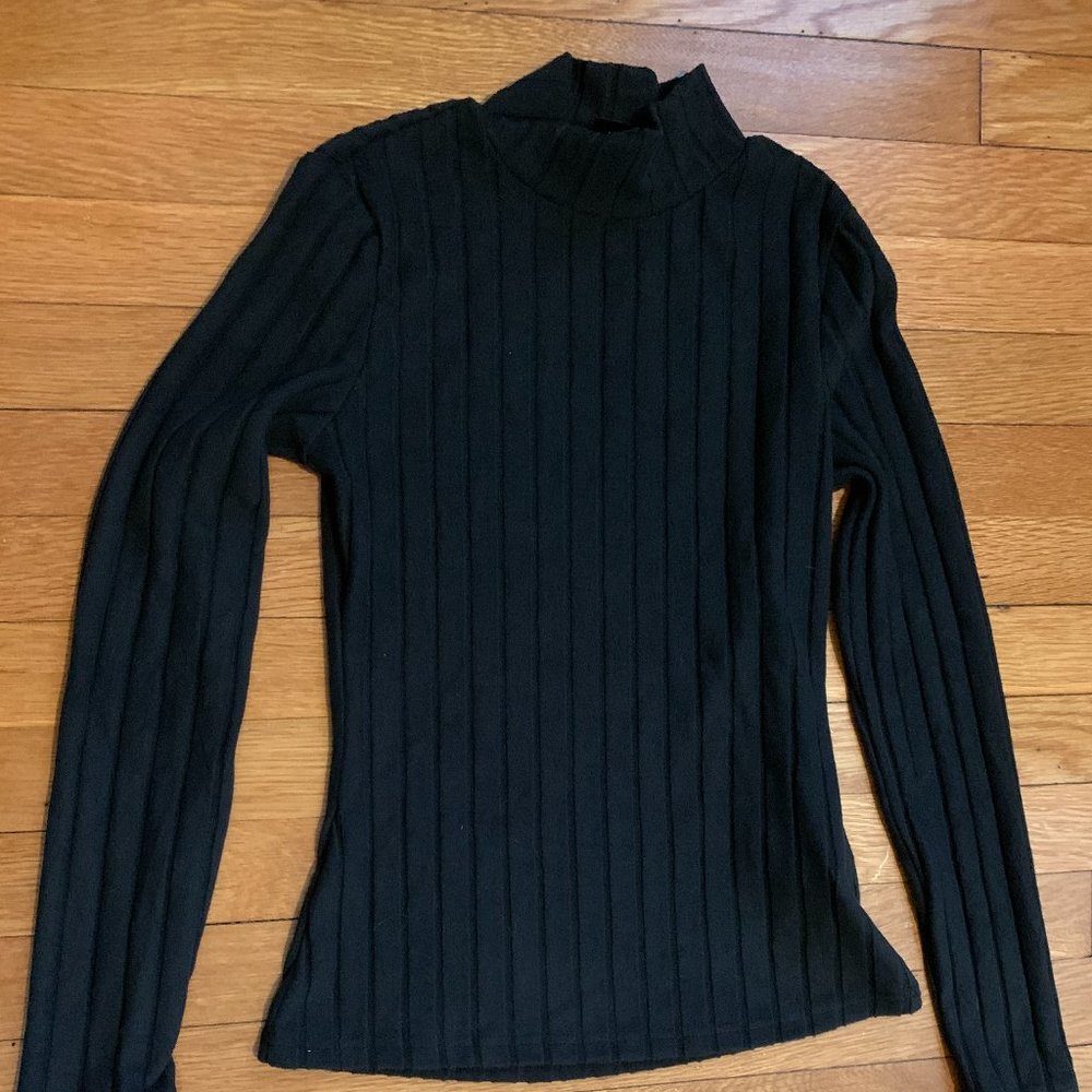Women's black ribbed mock neck long sleeve tee